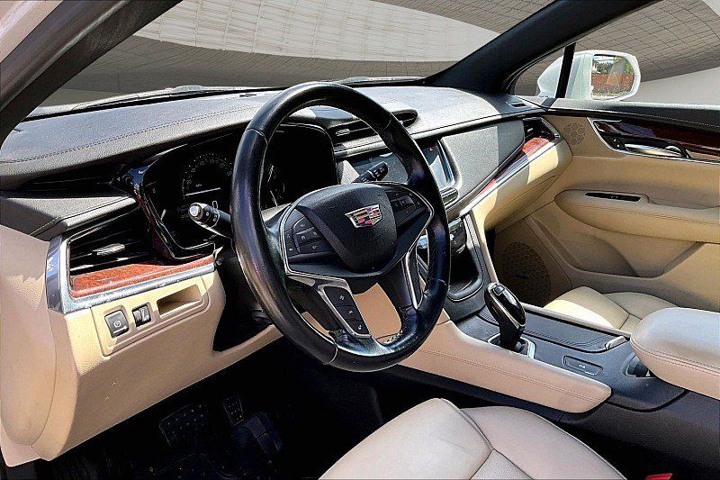 Used 2018 Cadillac XT5 Luxury w/ Driver Awareness Package FWD image 10