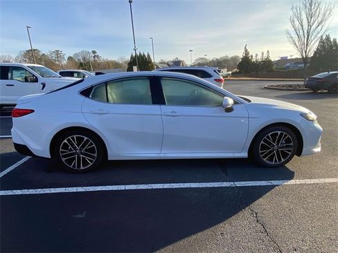 Used 2025 Toyota Camry XLE image 8