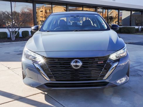 Used 2024 Nissan Sentra SR w/ SR Premium Package image 3