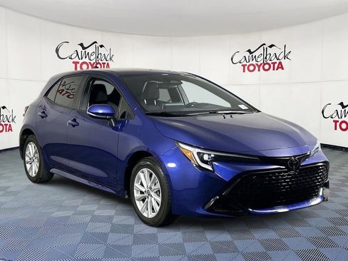 Used 2025 Toyota Corolla SE w/ SE Package image 3