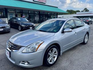 Used 2010 Nissan Altima 3.5 SR w/ Premium Pkg image 1