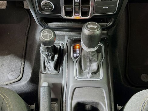 Used 2024 Jeep Wrangler Unlimited Sahara image 19