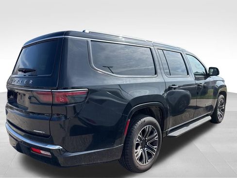 Used 2024 Jeep Wagoneer L Series II w/ Flexible Seating Group image 9