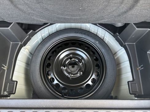 Used 2024 GMC Terrain SLE image 22