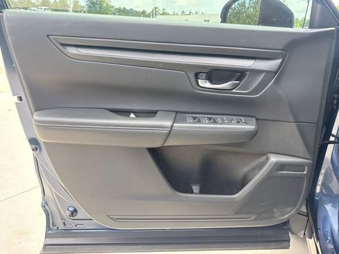 Used 2025 Honda CR-V EX image 13