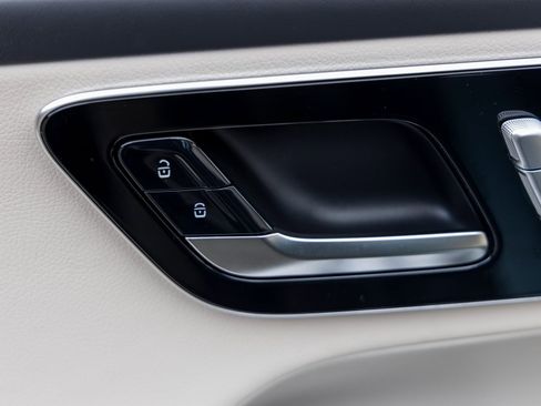 Used 2025 Mercedes-Benz GLC 350e 4MATIC image 22