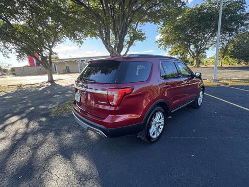 Used 2016 Ford Explorer XLT w/ Equipment Group 202A image 2