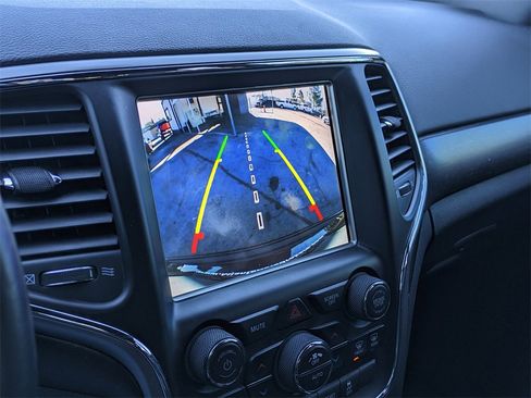 Used 2018 Jeep Grand Cherokee Altitude image 19