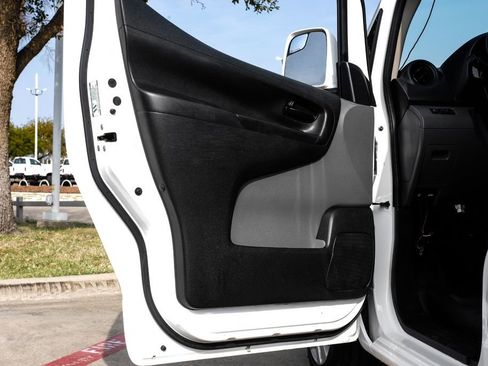 Used 2020 Nissan NV200 SV image 37