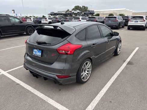 Used 2017 Ford Focus ST image 5