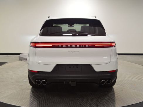 Certified 2025 Porsche Cayenne AWD/4WD image 6
