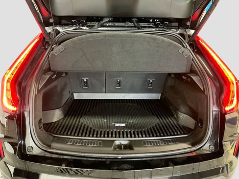 Used 2024 Cadillac XT4 Premium Luxury w/ Cold Weather Package AWD/4WD image 28