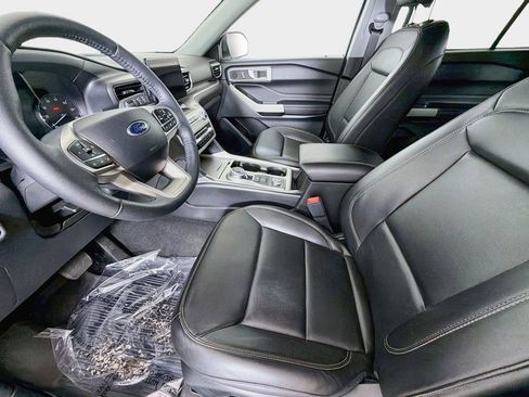 Used 2024 Ford Explorer XLT w/ Equipment Group 202A AWD/4WD image 21