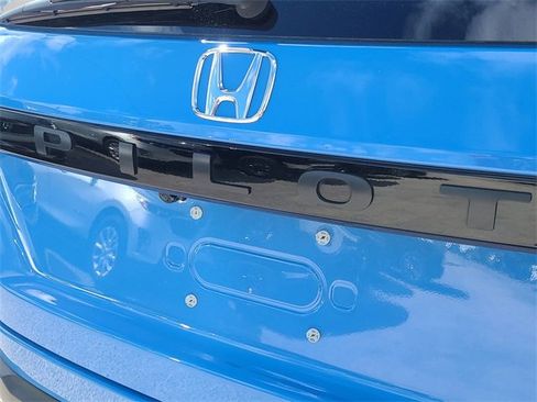 Used 2025 Honda Pilot TrailSport image 11