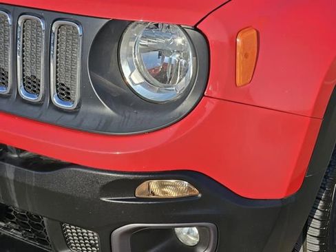 Used 2015 Jeep Renegade Latitude w/ Popular Equipment Group image 5