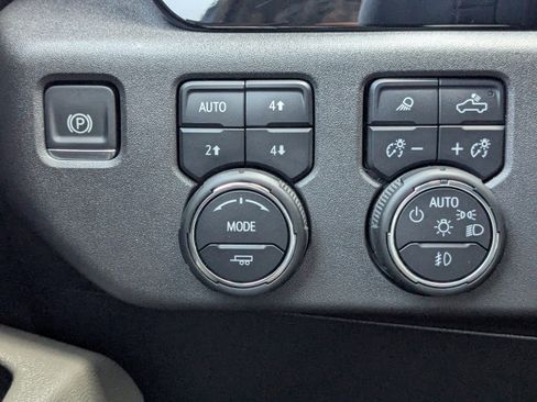 Used 2024 Chevrolet Silverado 1500 ZR2 image 25