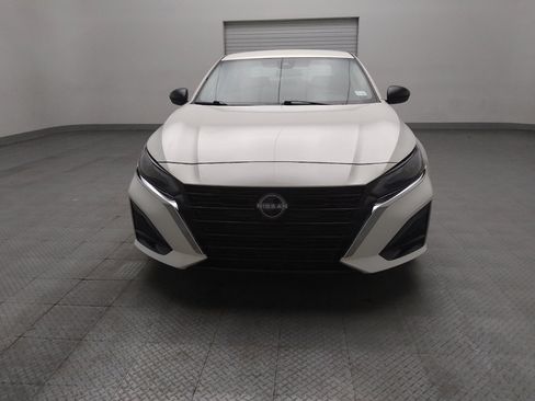 Used 2025 Nissan Altima 2.5 SV FWD image 15