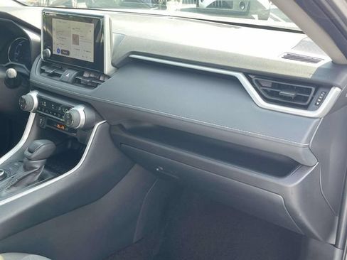 Used 2025 Toyota RAV4 XLE AWD/4WD image 25