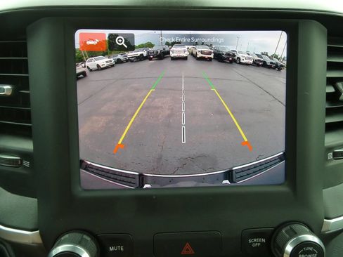 Used 2022 RAM 1500 Big Horn AWD/4WD image 32