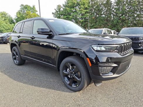 New 2025 Jeep Grand Cherokee Altitude image 2