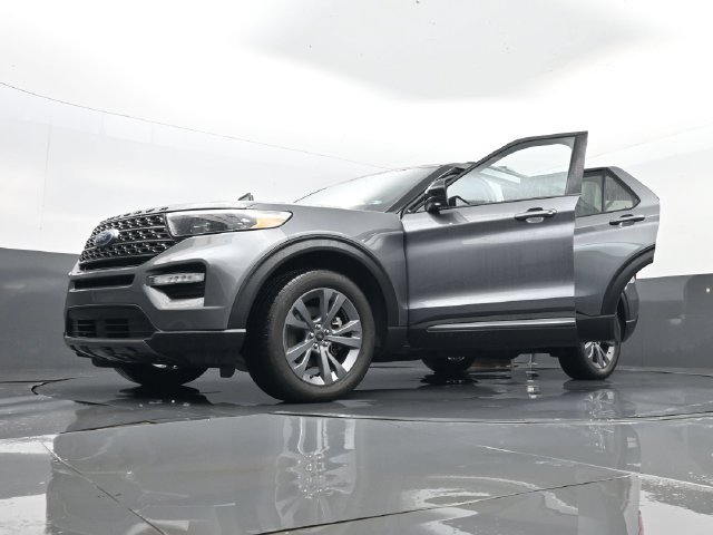 Used 2022 Ford Explorer XLT w/ Equipment Group 202A AWD/4WD image 37