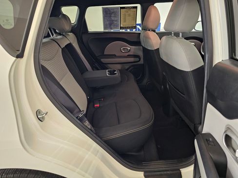 Used 2016 Kia Soul + FWD image 22