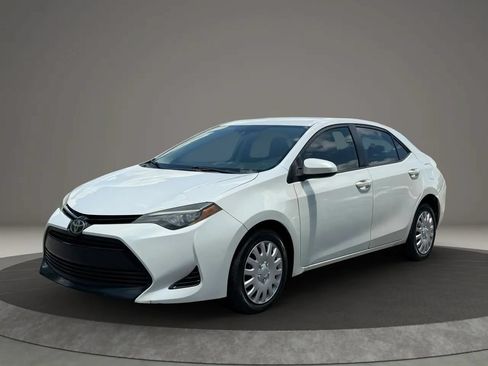 Used 2017 Toyota Corolla LE FWD image 1