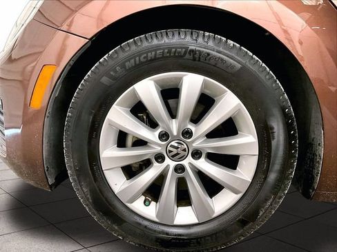 Used 2017 Volkswagen Beetle 1.8T S FWD image 8