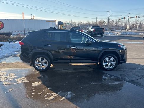 Used 2020 Toyota RAV4 Limited image 4