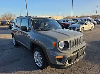 Used 2022 Jeep Renegade Latitude w/ Convenience Group video 2