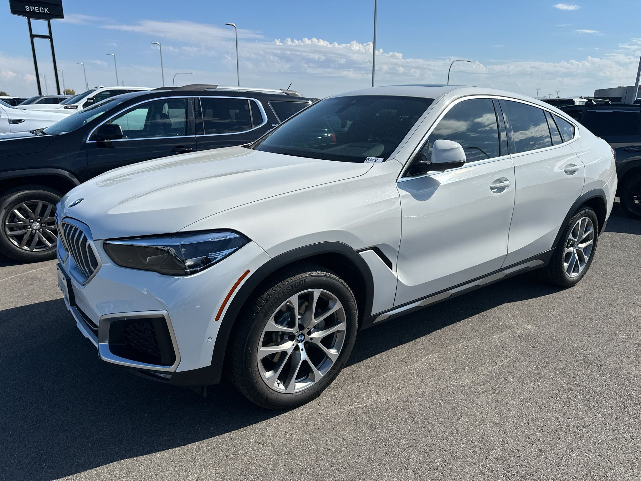 Used 2020 BMW X6 xDrive40i w/ Convenience Package AWD/4WD image 1