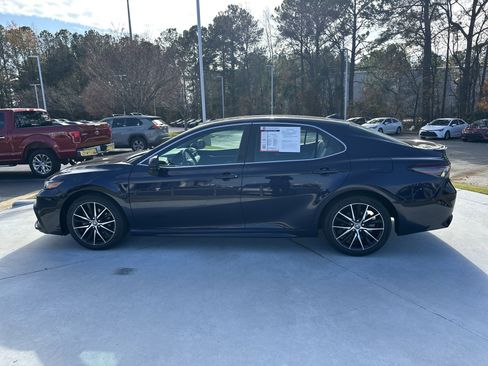 Certified 2021 Toyota Camry SE image 7