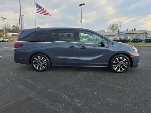 Used 2025 Honda Odyssey Elite image 2