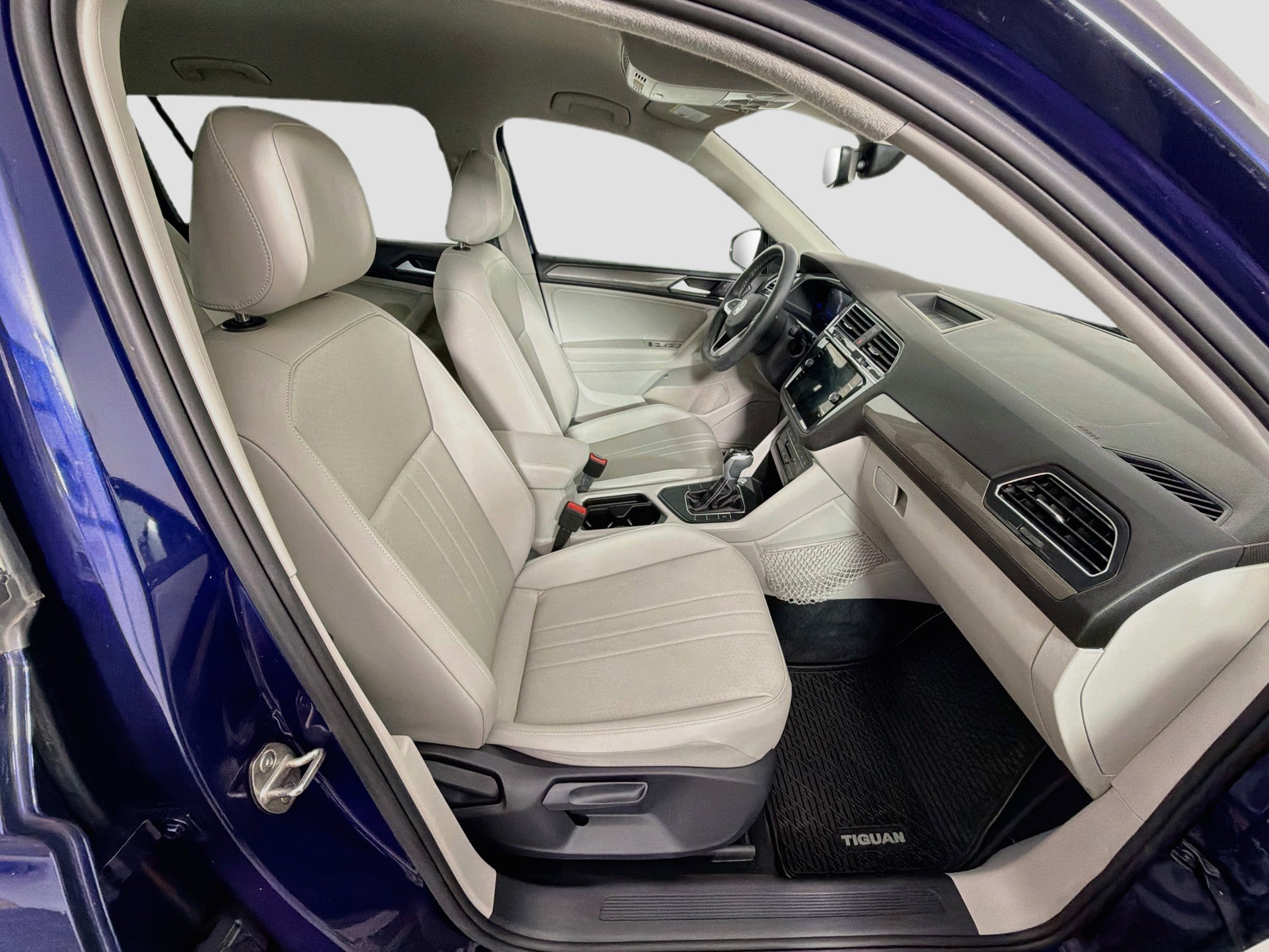 Used 2023 Volkswagen Tiguan SE FWD image 33