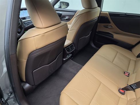 Used 2019 Lexus ES 300h image 13