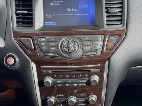 Used 2015 Nissan Pathfinder Platinum w/ Family Entertainment Package AWD/4WD image 16
