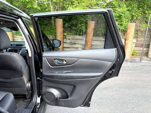 Used 2020 Nissan Rogue SV image 22