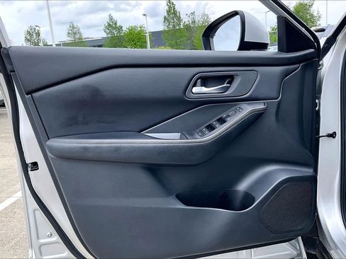 Used 2024 Nissan Rogue SV image 20