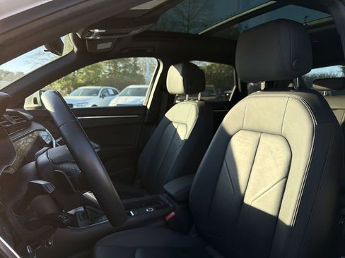 Used 2025 Audi Q3 2.0T Premium image 12