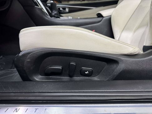 Used 2017 INFINITI Q60 3.0t w/ Premium Plus Package 3.0T AWD/4WD image 20