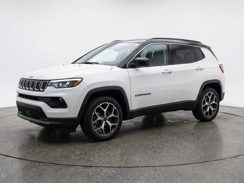 Used 2025 Jeep Compass Limited image 3