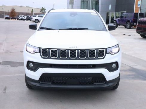 New 2026 Jeep Compass Latitude image 9