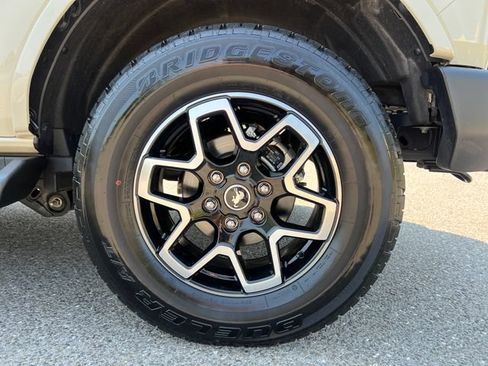 Used 2025 Ford Bronco Outer Banks AWD/4WD image 16