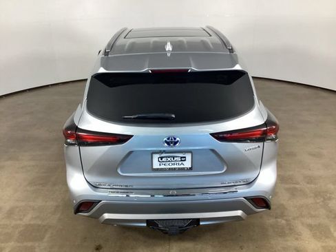 Used 2024 Toyota Highlander Platinum AWD/4WD image 11