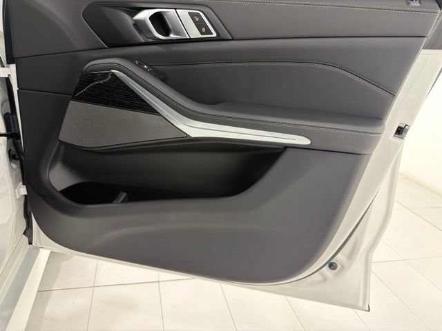 Used 2025 BMW X5 xDrive40i w/ M Sport Package AWD/4WD image 18