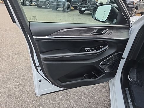 Certified 2022 Jeep Grand Cherokee L Overland image 19