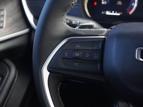 New 2025 Jeep Grand Cherokee Limited w/ Trailer Tow Package image 37