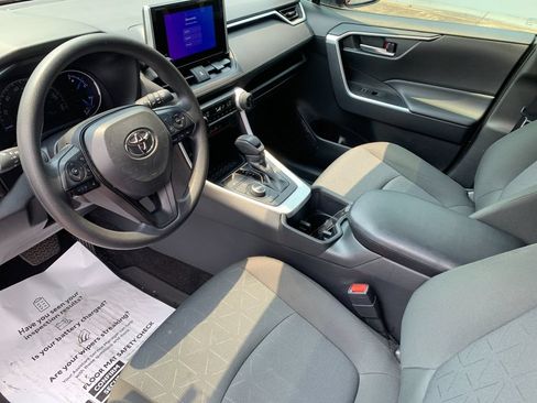 Used 2025 Toyota RAV4 XLE AWD/4WD image 11