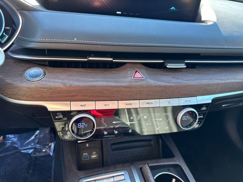 Used 2023 Genesis G80 image 31