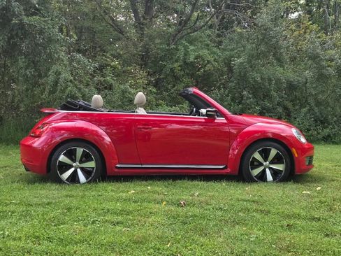 Used 2013 Volkswagen Beetle 2.0T FWD image 2